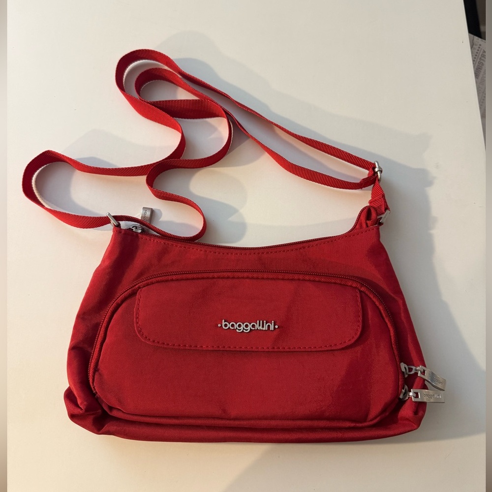 Apple (Red) Baggallini Everyday Bagg